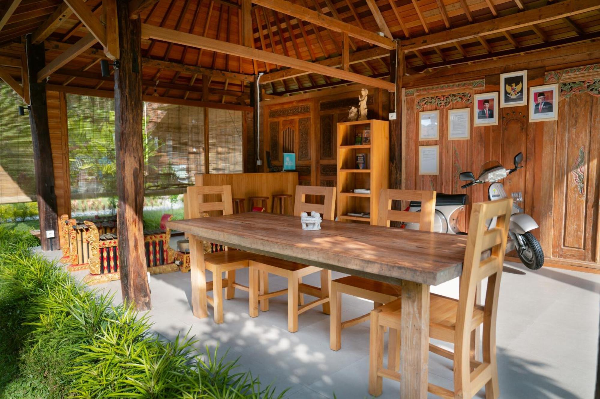 Kubu Sakian Sidemen By Samhita Bali * Silebeng