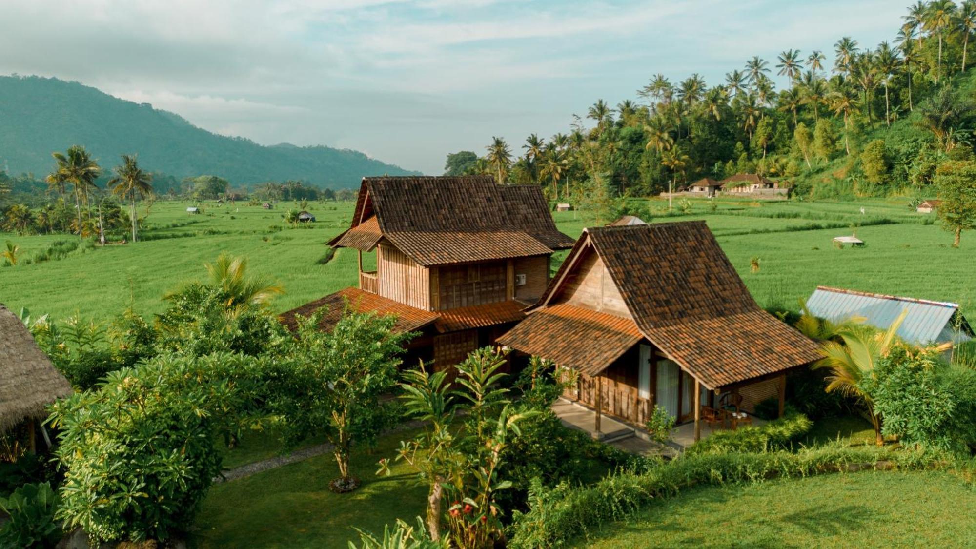 Kubu Sakian Sidemen By Samhita Bali *