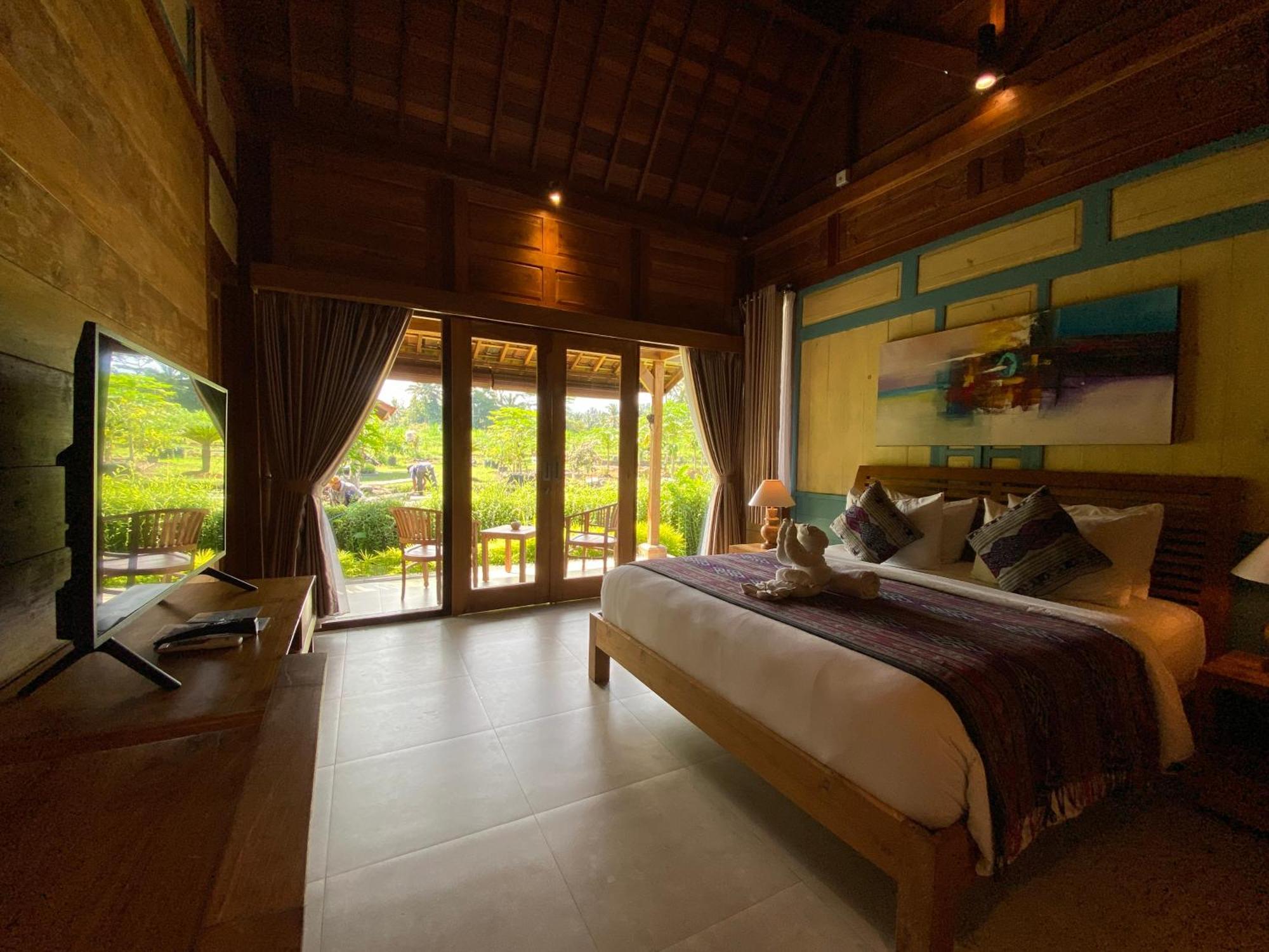 Lodge Kubu Sakian Sidemen By Samhita Bali *