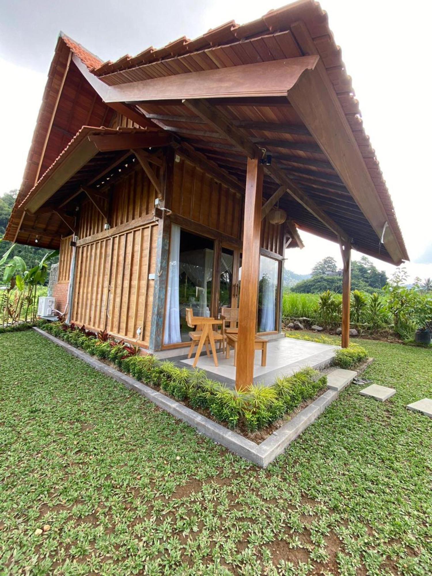 Kubu Sakian Sidemen By Samhita Bali Silebeng